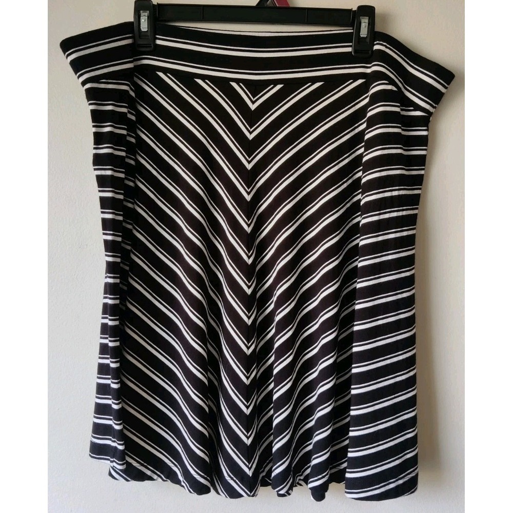 Ann Taylor Loft Black/White Pull On Knit‎ Chevron Design Short Skirt Sz XXL
